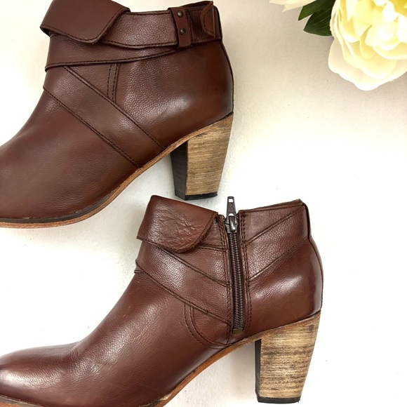 Johnston & Murphy Brown Leather Crafted Zip Block Wood Heel Ankle Bootie Size 10 - Picture 7 of 14